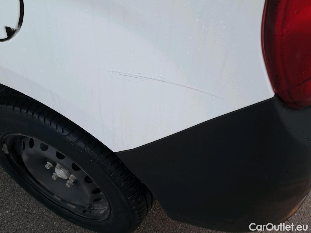  Fiat  Doblo FIAT Doblò Cargo/2015/4P/furgón derivado de turismo Cargo SX 1.3 Mjet 70 kW (95 CV) #8