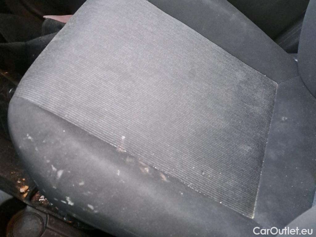  Fiat  Doblo FIAT Doblò Cargo/2015/4P/furgón derivado de turismo Cargo SX 1.3 Mjet 70 kW (95 CV) #32