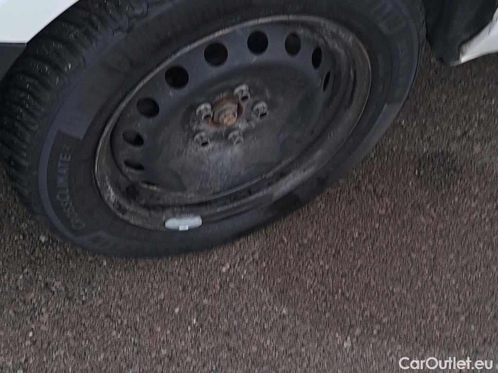  Fiat  Doblo FIAT Doblò Cargo/2015/4P/furgón derivado de turismo Cargo SX 1.3 Mjet 70 kW (95 CV) #47