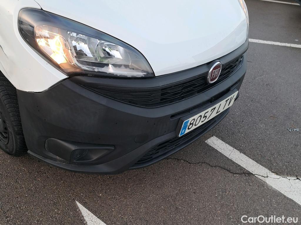  Fiat  Doblo FIAT Doblò Cargo/2015/4P/furgón derivado de turismo Cargo SX 1.3 Mjet 70 kW (95 CV) #1