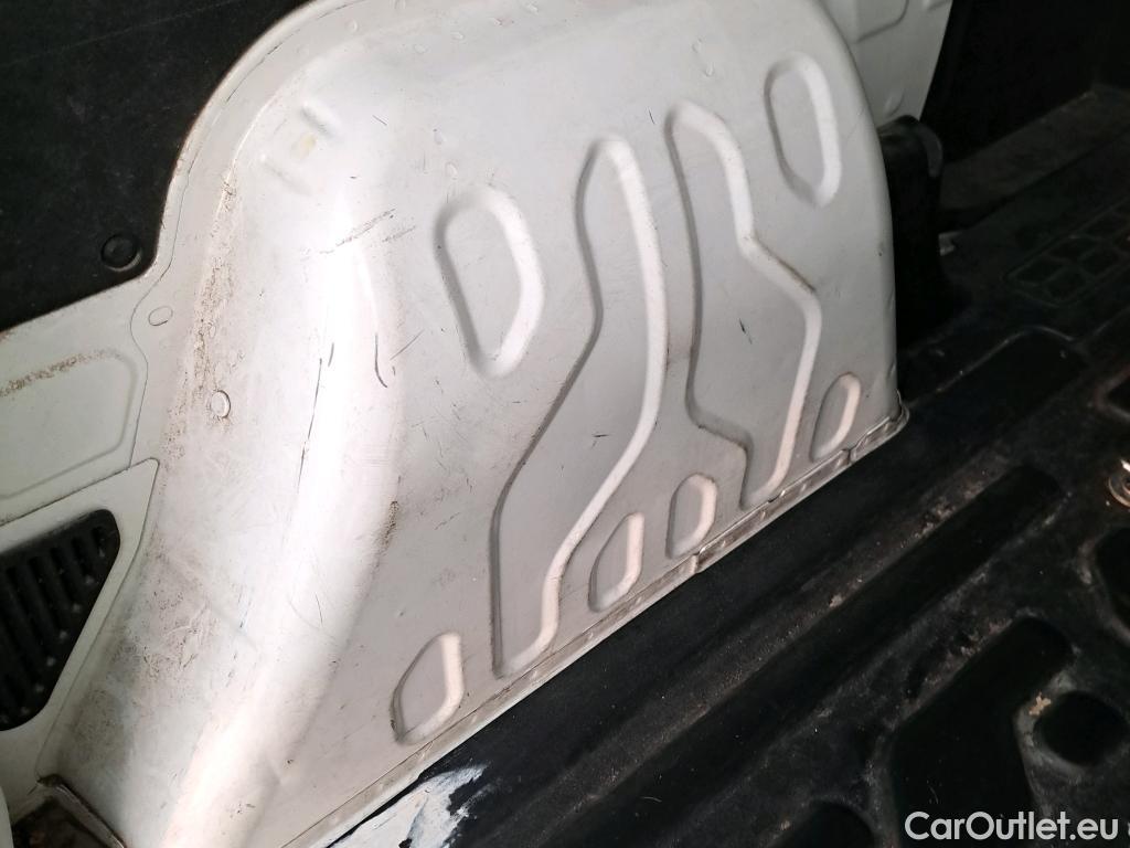  Fiat  Doblo FIAT Doblò Cargo/2015/4P/furgón derivado de turismo Cargo SX 1.3 Mjet 70 kW (95 CV) #13