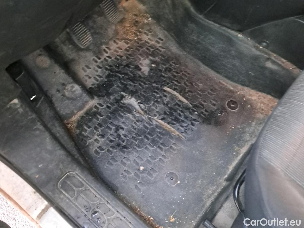  Fiat  Doblo FIAT Doblò Cargo/2015/4P/furgón derivado de turismo Cargo SX 1.3 Mjet 70 kW (95 CV) #30