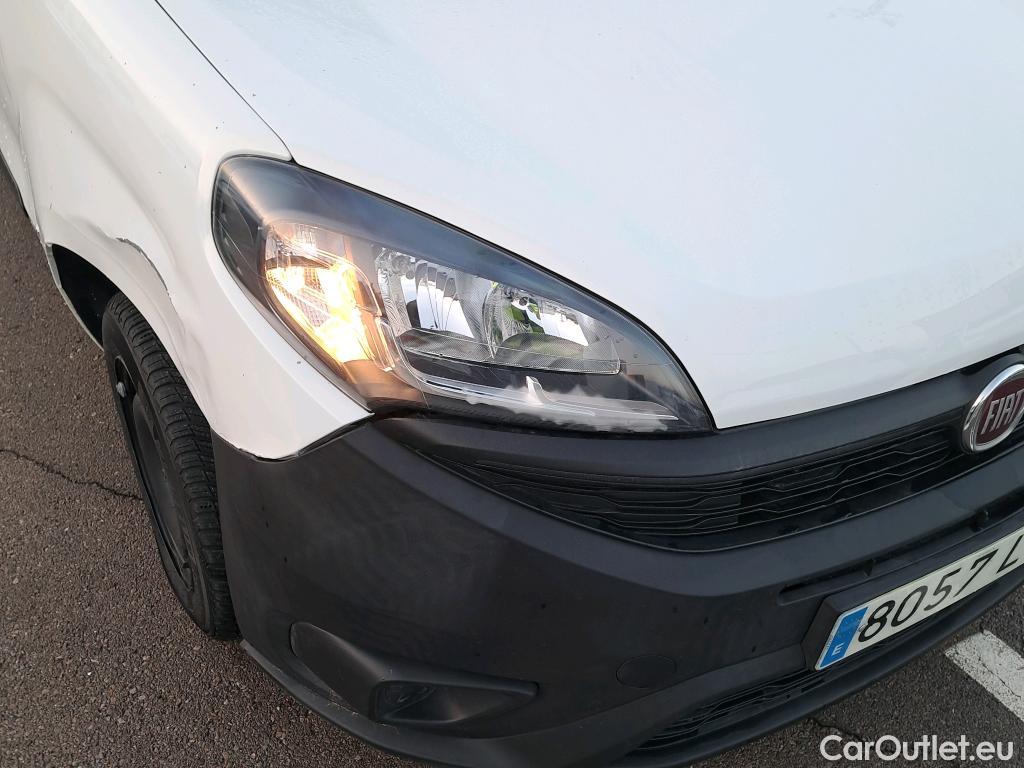  Fiat  Doblo FIAT Doblò Cargo/2015/4P/furgón derivado de turismo Cargo SX 1.3 Mjet 70 kW (95 CV) #3
