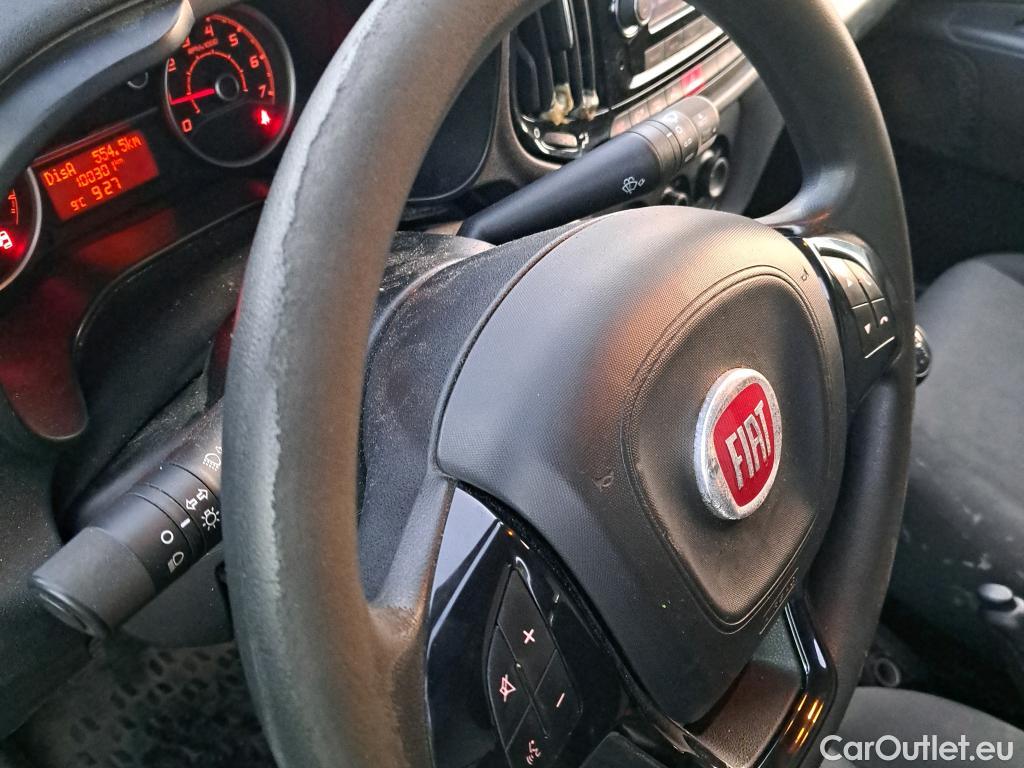  Fiat  Doblo FIAT Doblò Cargo/2015/4P/furgón derivado de turismo Cargo SX 1.3 Mjet 70 kW (95 CV) #41