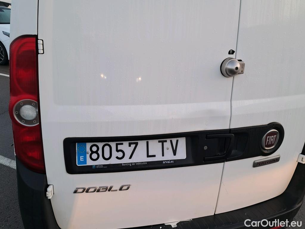  Fiat  Doblo FIAT Doblò Cargo/2015/4P/furgón derivado de turismo Cargo SX 1.3 Mjet 70 kW (95 CV) #18