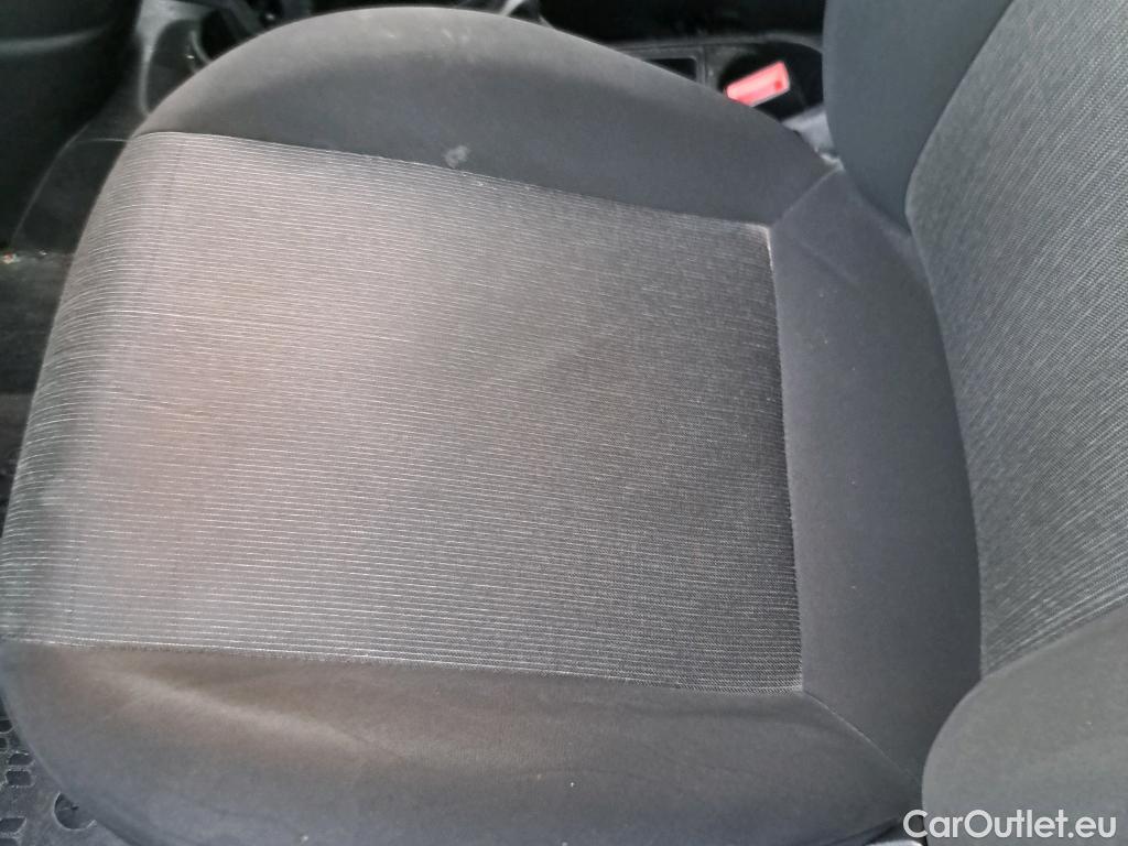  Fiat  Doblo FIAT Doblò Cargo/2015/4P/furgón derivado de turismo Cargo SX 1.3 Mjet 70 kW (95 CV) #33