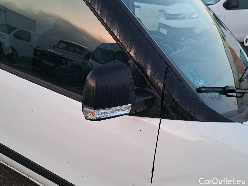  Fiat  Doblo FIAT Doblò Cargo/2015/4P/furgón derivado de turismo Cargo SX 1.3 Mjet 70 kW (95 CV) #16
