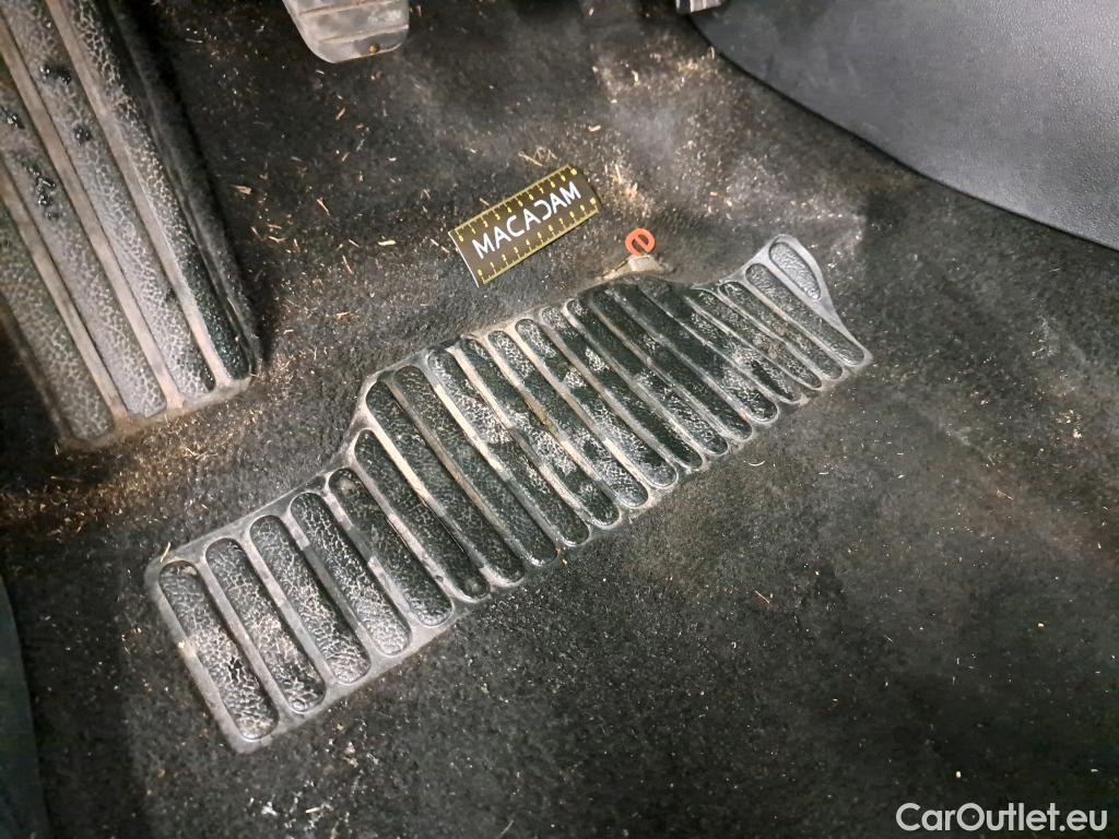  Renault  Clio  IV Air MediaNav 1.5 dCi 75CV BVM5 E6 #9