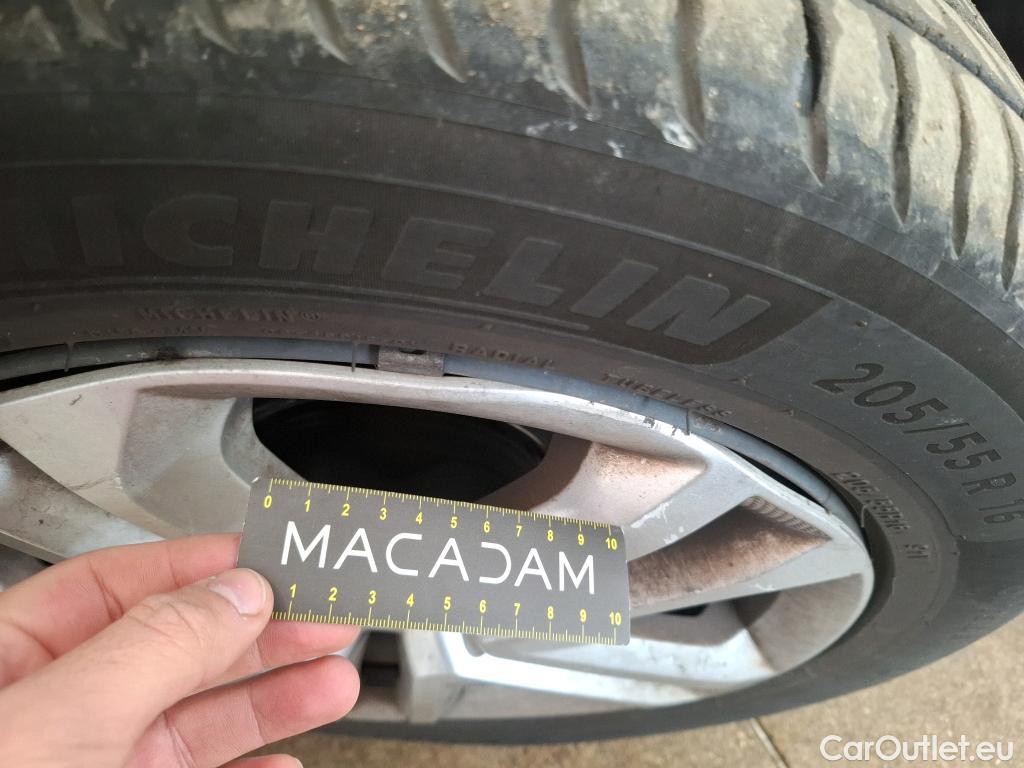  Renault  Megane RENAULT Mégane Berline 5p Berline Business TCe 115 FAP #36