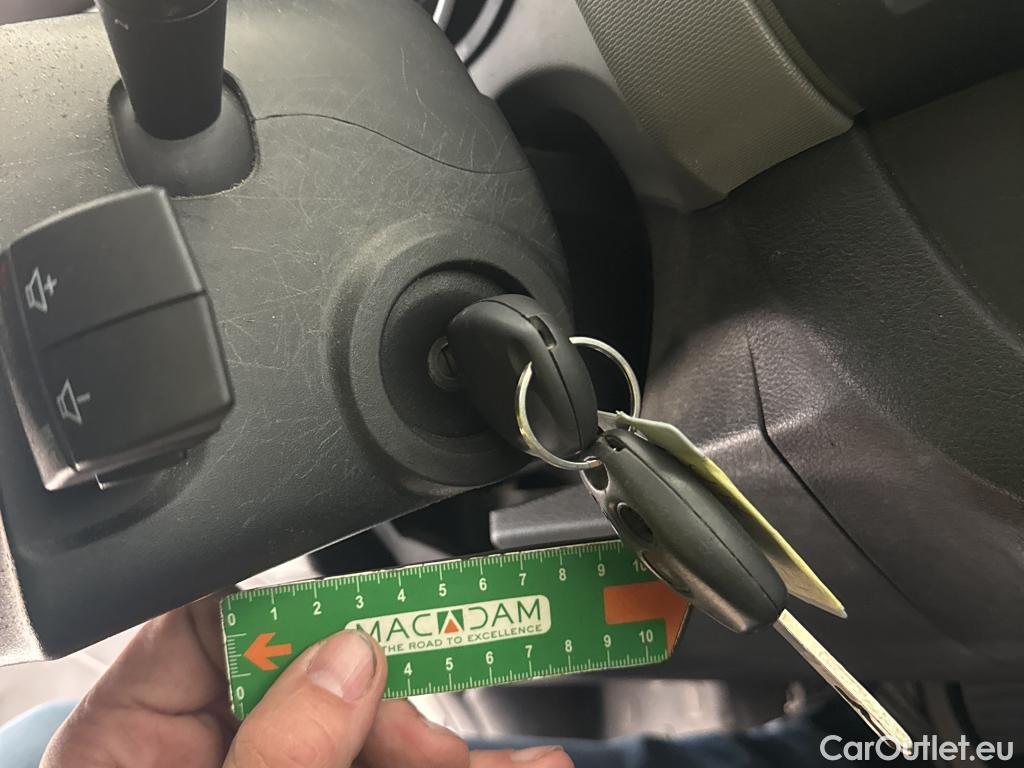  Renault  Trafic RENAULT  VU 4p Fourgon FG GCFL1H1 1200 dCi95 Stop&Start E6 #49