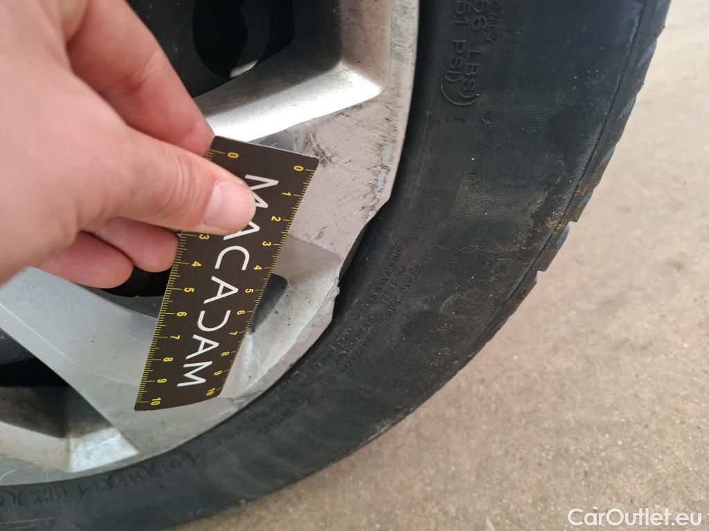  Renault  Megane  IV Berline 5pt. Société Air Nav 1.5 dCi 90CV BVM6 E6 #17