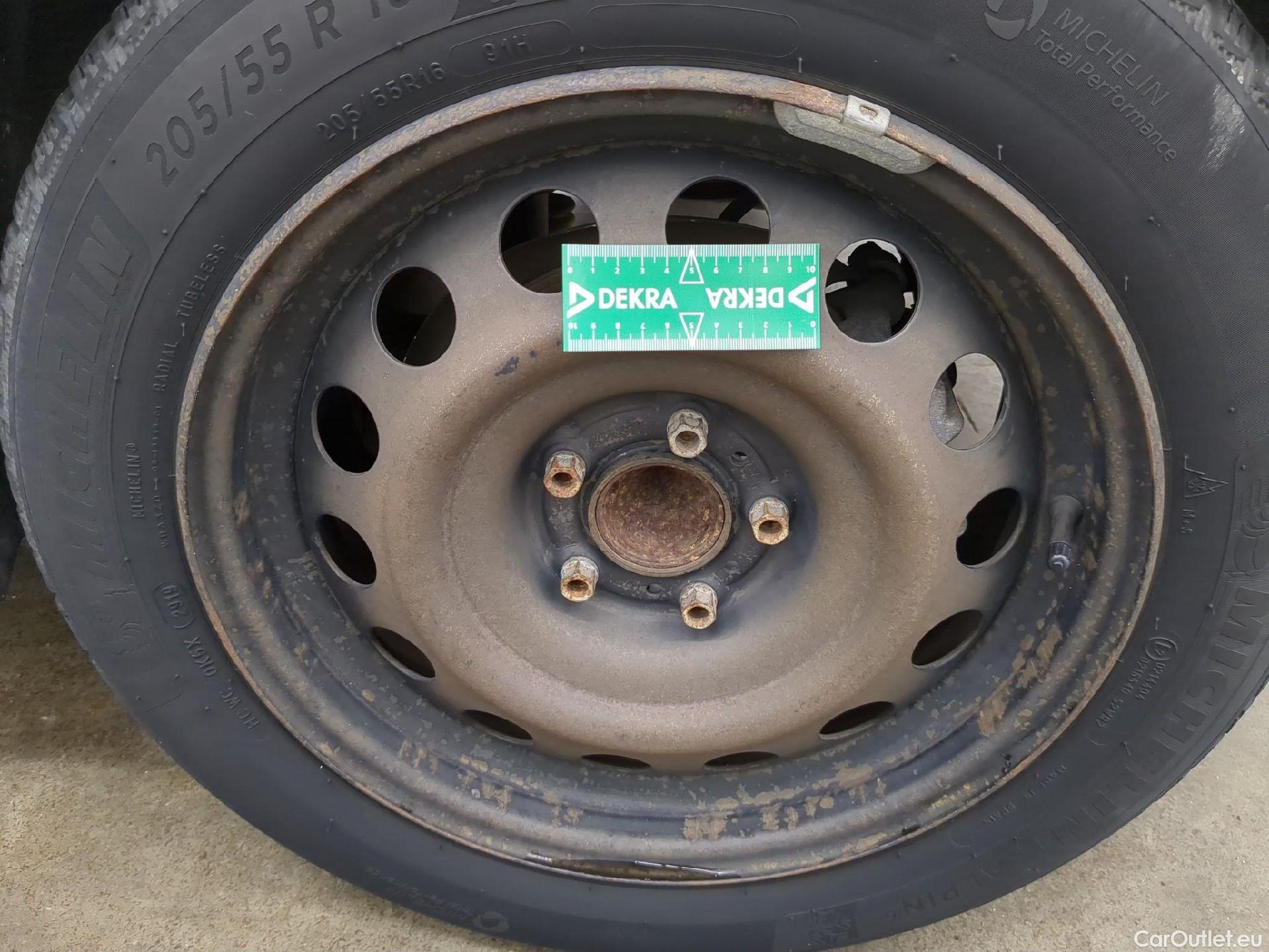  Peugeot  308  Premium Pack 1.5 HDI 100CV BVM6 E6dT #8