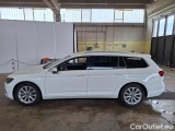  Volkswagen  Passat VOLKSWAGEN  / 2019 / 5P / STATION WAGON VAR. 2.0TDI SCR EVO 110KW BUSINESS DSG #8