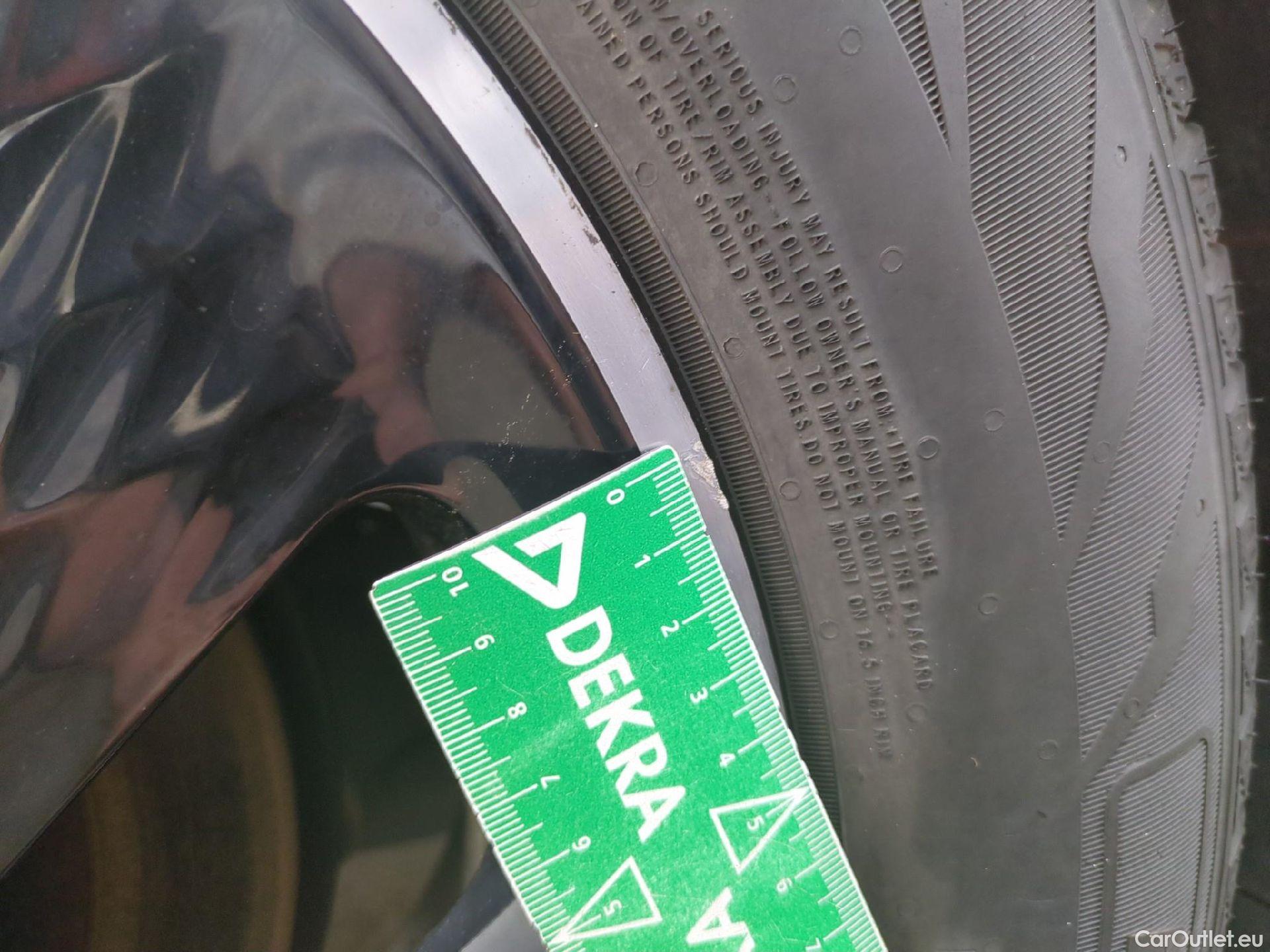  KIA  XCeed KIA  / 2019 / 5P / Crossover 1.6 GDI ISG ISG PHEV ACTIVE BUS DCT6 #14