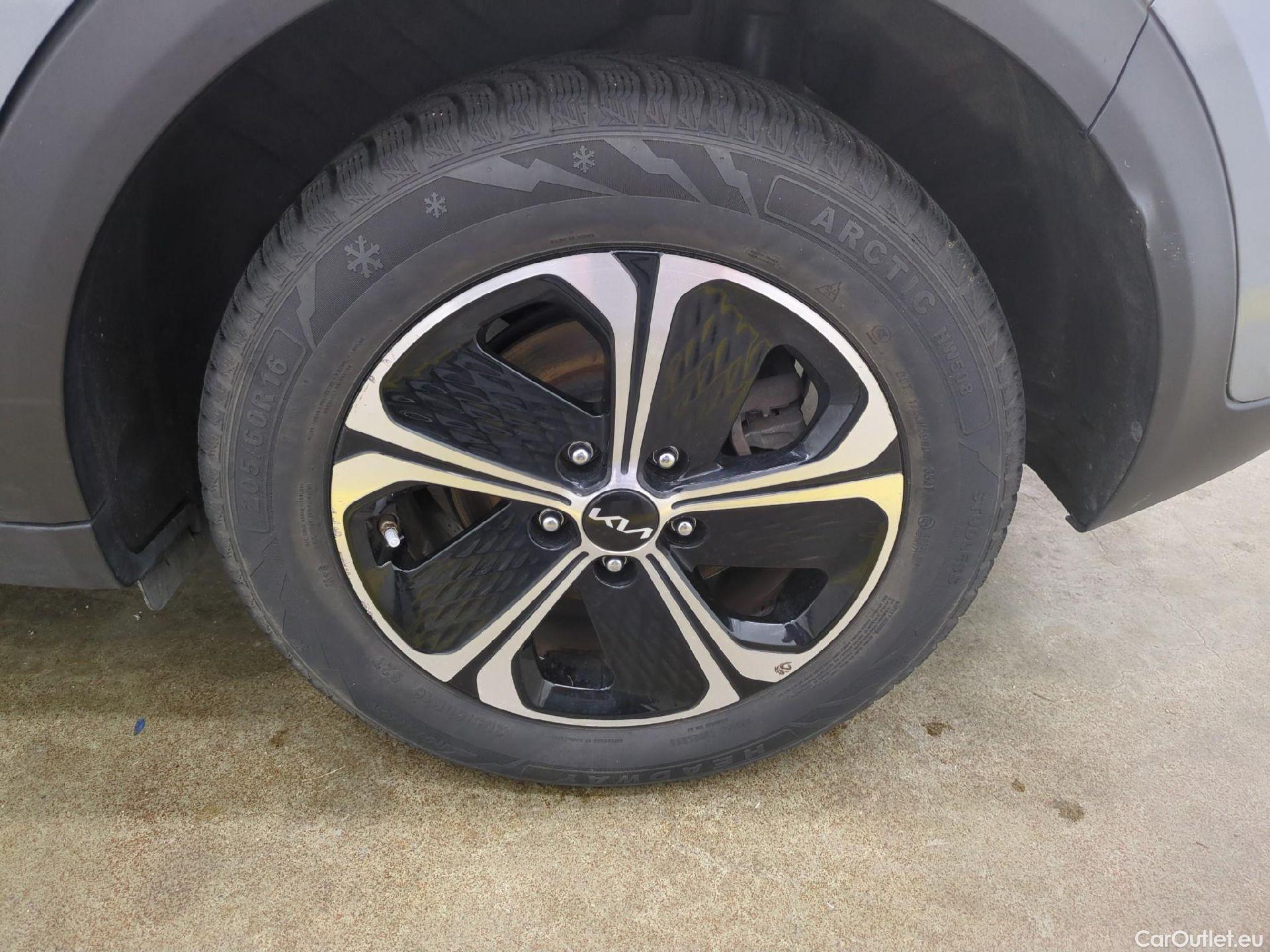  KIA  XCeed KIA  / 2019 / 5P / Crossover 1.6 GDI ISG ISG PHEV ACTIVE BUS DCT6 #4