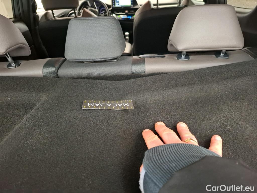  Toyota  C-HR TOYOTA  / 2016 / 5P / SUV 1.8 HYBRIDE 122 DISTINCTIVE #2