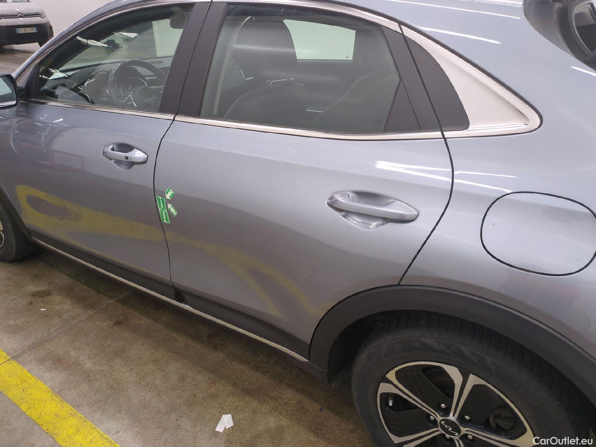  KIA  XCeed KIA  / 2019 / 5P / Crossover 1.6 GDI ISG ISG PHEV ACTIVE BUS DCT6 #23