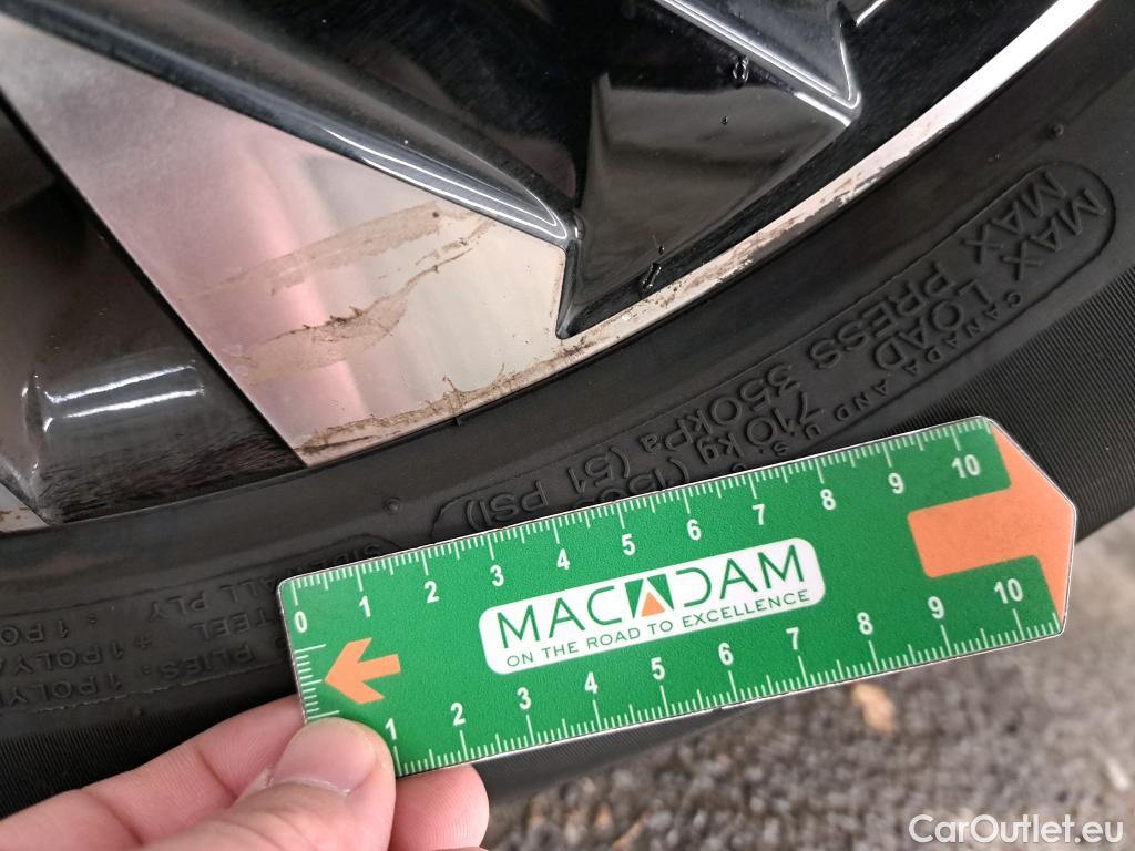  Peugeot  2008 PEUGEOT  / 2019 / 5P / Crossover 1.2 PT 130 S&S GT Line #8