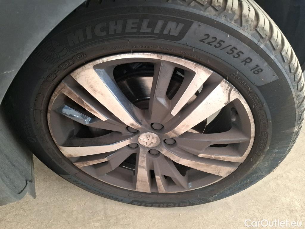  Peugeot  5008  Allure 1.2 PureTech 130CV BVA8 7 Sieges E6d #16