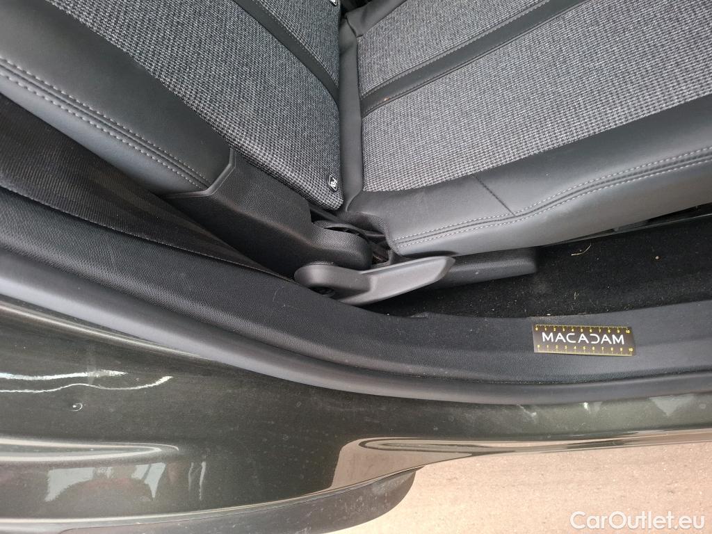  Peugeot  5008  Allure Business 1.5 HDi 130CV BVA8 E6dT #39