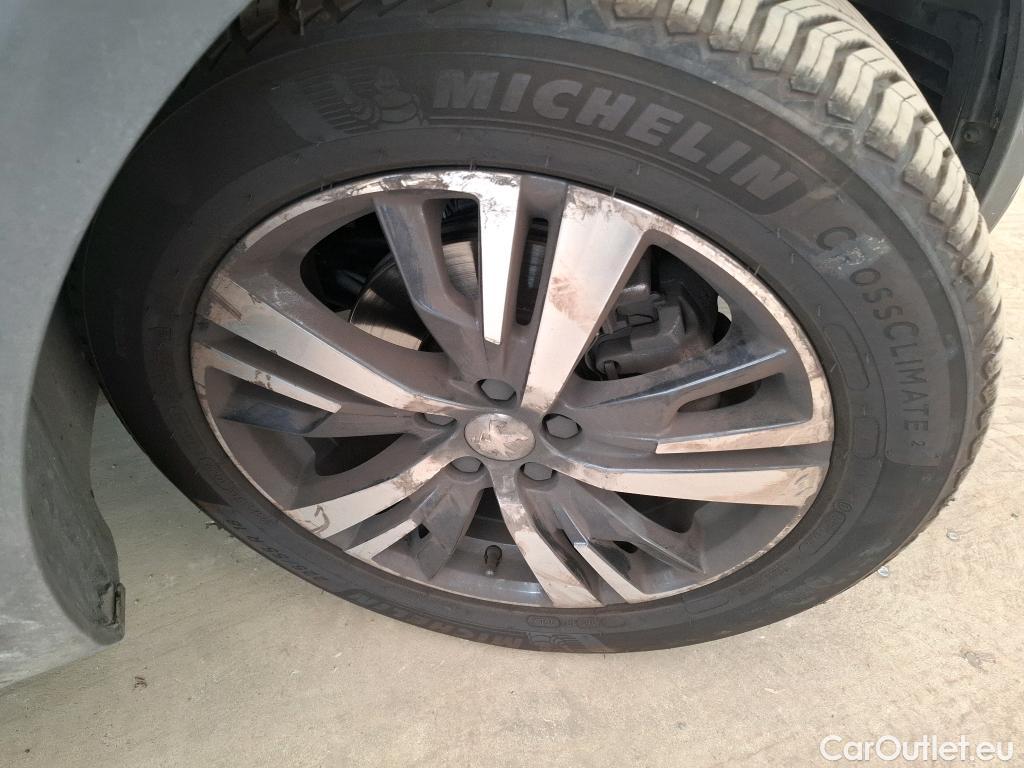  Peugeot  5008  Allure 1.2 PureTech 130CV BVA8 7 Sieges E6d #19