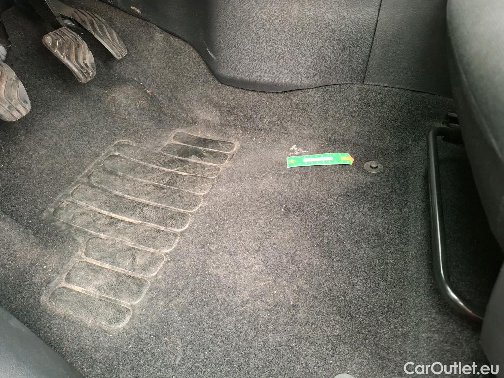  Nissan  Micra NISSAN  / 2016 / 5P / Berline IG-T 100 Business Edition / VO RECONDITIONNE - PHOTOS AVANT RECONDITIONNEMENT #4