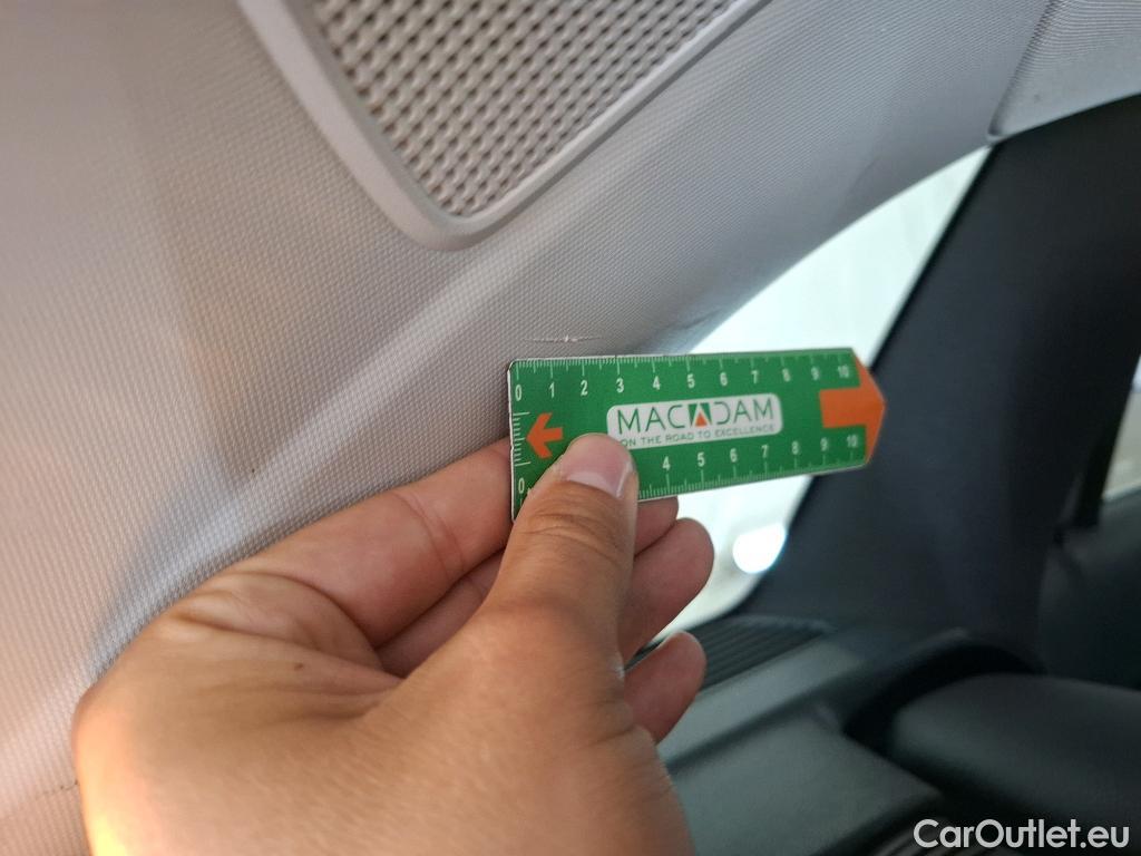  Mercedes  G-Klasee MERCEDES-BENZ GLC / 2019 / 5P / SUV GLC 300 e Business Line 4Matic #8