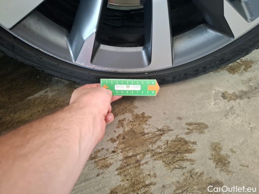  Seat  Leon SEAT  / 2020 / 5P / Berline 1.5 eTSI 150 DSG S&S FR #8