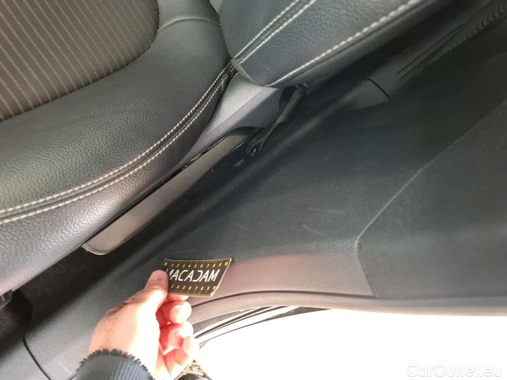  Mercedes  CLA-Klasse MERCEDES-BENZ CLA Coupe / 2019 / 4P / Coupé CLA 180 d Business Line #1