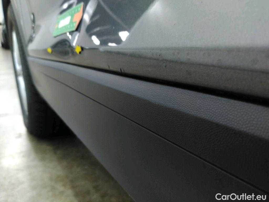  Volkswagen  T-ROC VOLKSWAGEN  / 2017 / 5P / SUV 2.0 TDI 150 LOUNGE BUSINESS DSG7 #4