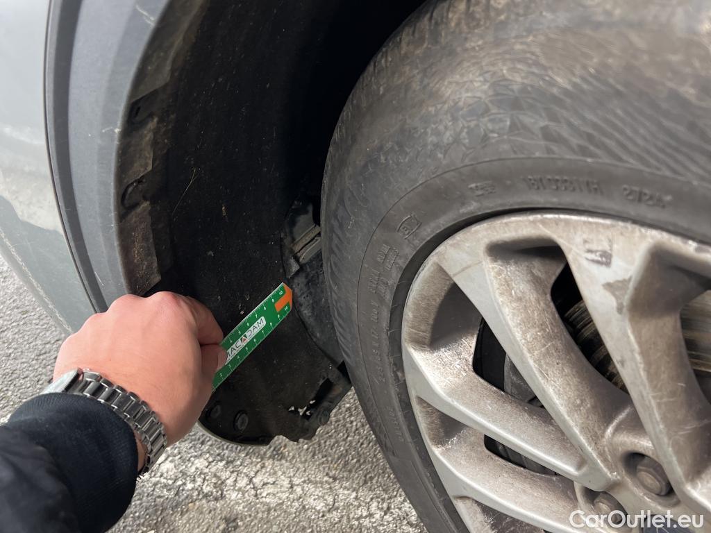  Ford  Kuga FORD  / 2019 / 5P / SUV 2.5 190 hybrid Flexifuel Pshift Titanium #16