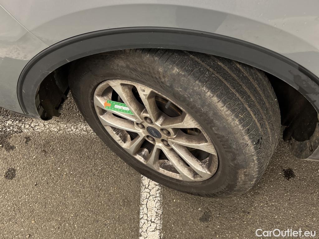  Ford  Kuga FORD  / 2019 / 5P / SUV 2.5 190 hybrid Flexifuel Pshift Titanium #30