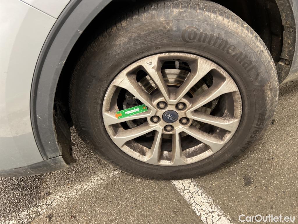  Ford  Kuga FORD  / 2019 / 5P / SUV 2.5 190 hybrid Flexifuel Pshift Titanium #31