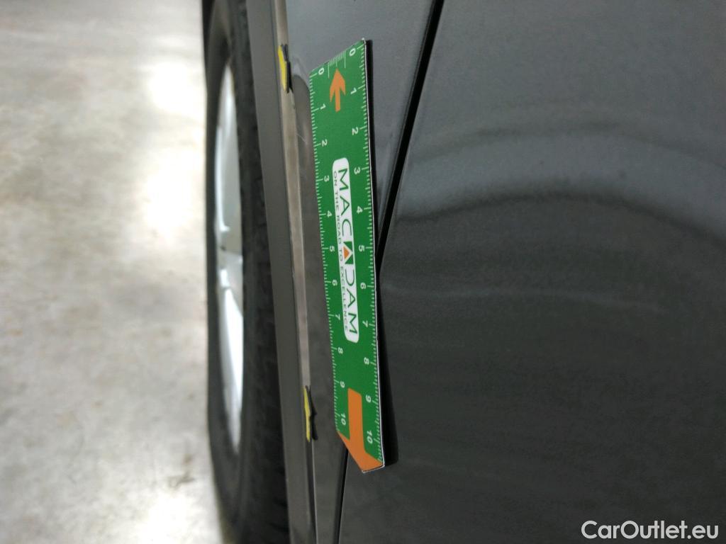  Volkswagen  T-ROC VOLKSWAGEN  / 2017 / 5P / SUV 2.0 TDI 150 LOUNGE BUSINESS DSG7 #9