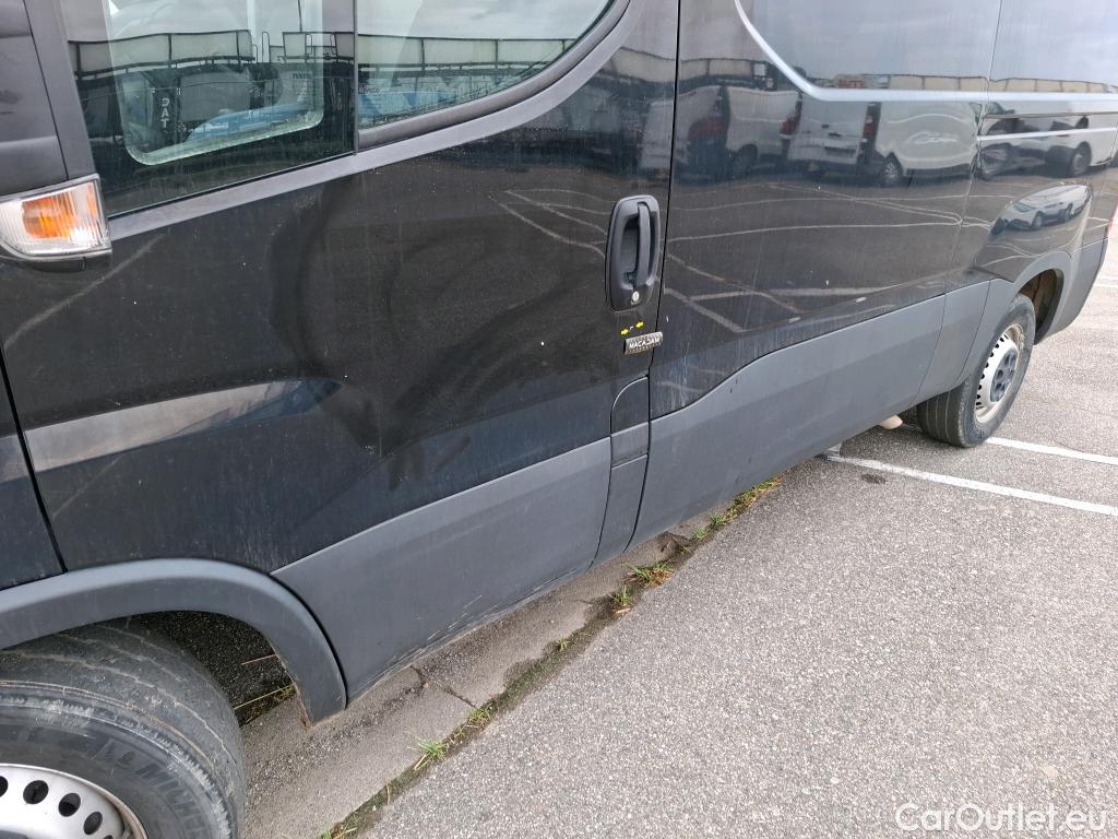  Iveco  Daily IVECO  / 2014 / 4P / Fourgon tôlé 2.3 35S16HA8 V11 H2 3520 / VENTE SANS CG #51