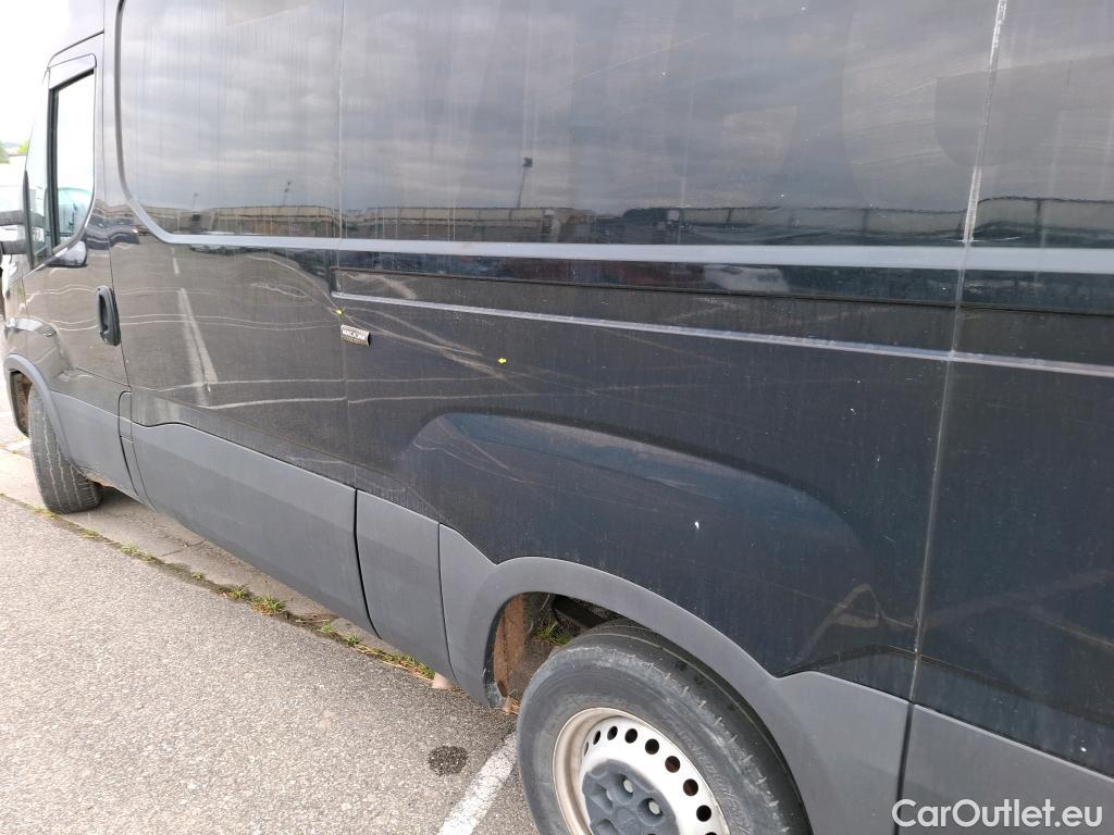  Iveco  Daily IVECO  / 2014 / 4P / Fourgon tôlé 2.3 35S16HA8 V11 H2 3520 / VENTE SANS CG #10