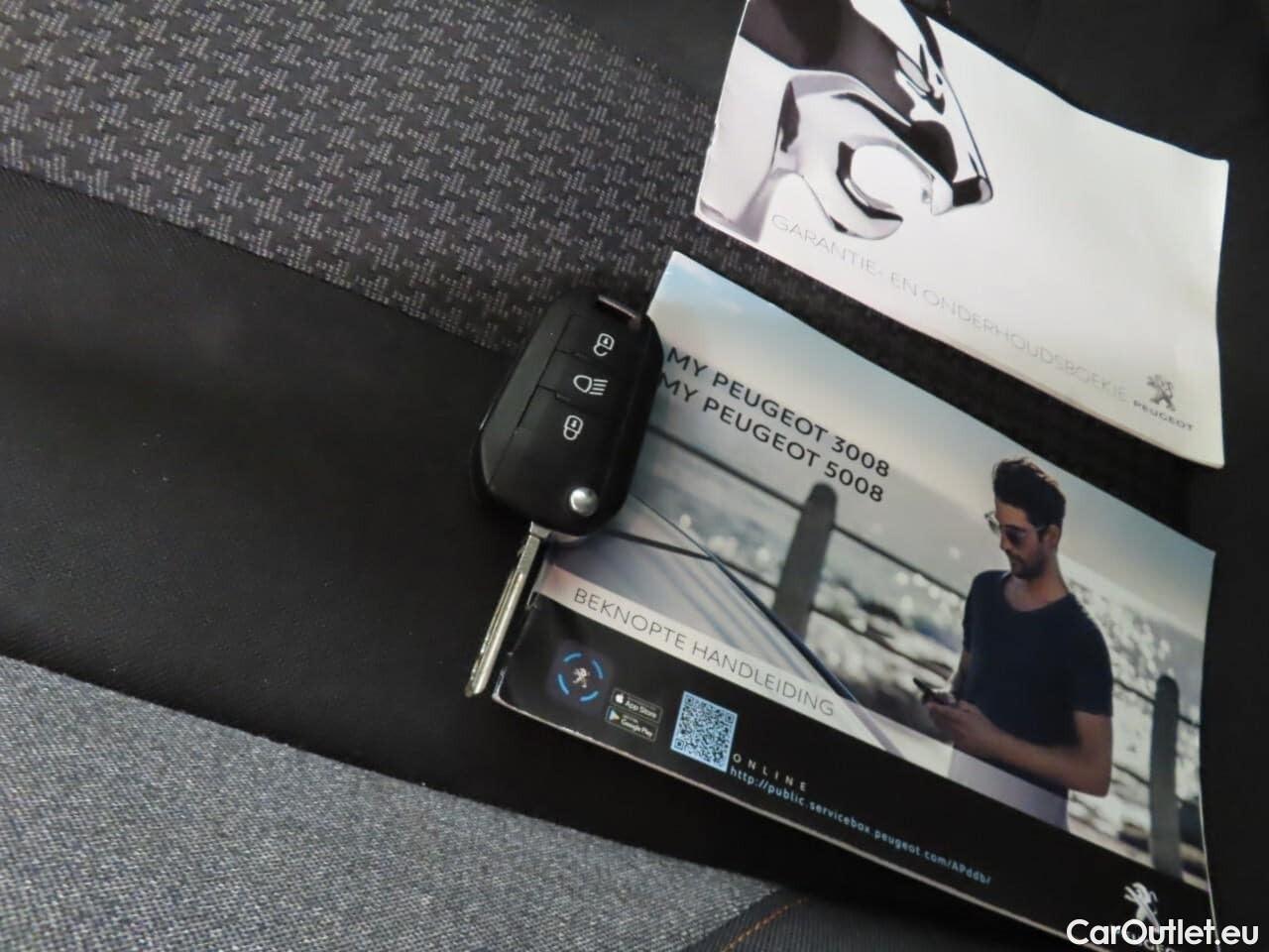  Peugeot  5008 1.2 PT BL. Executive #26