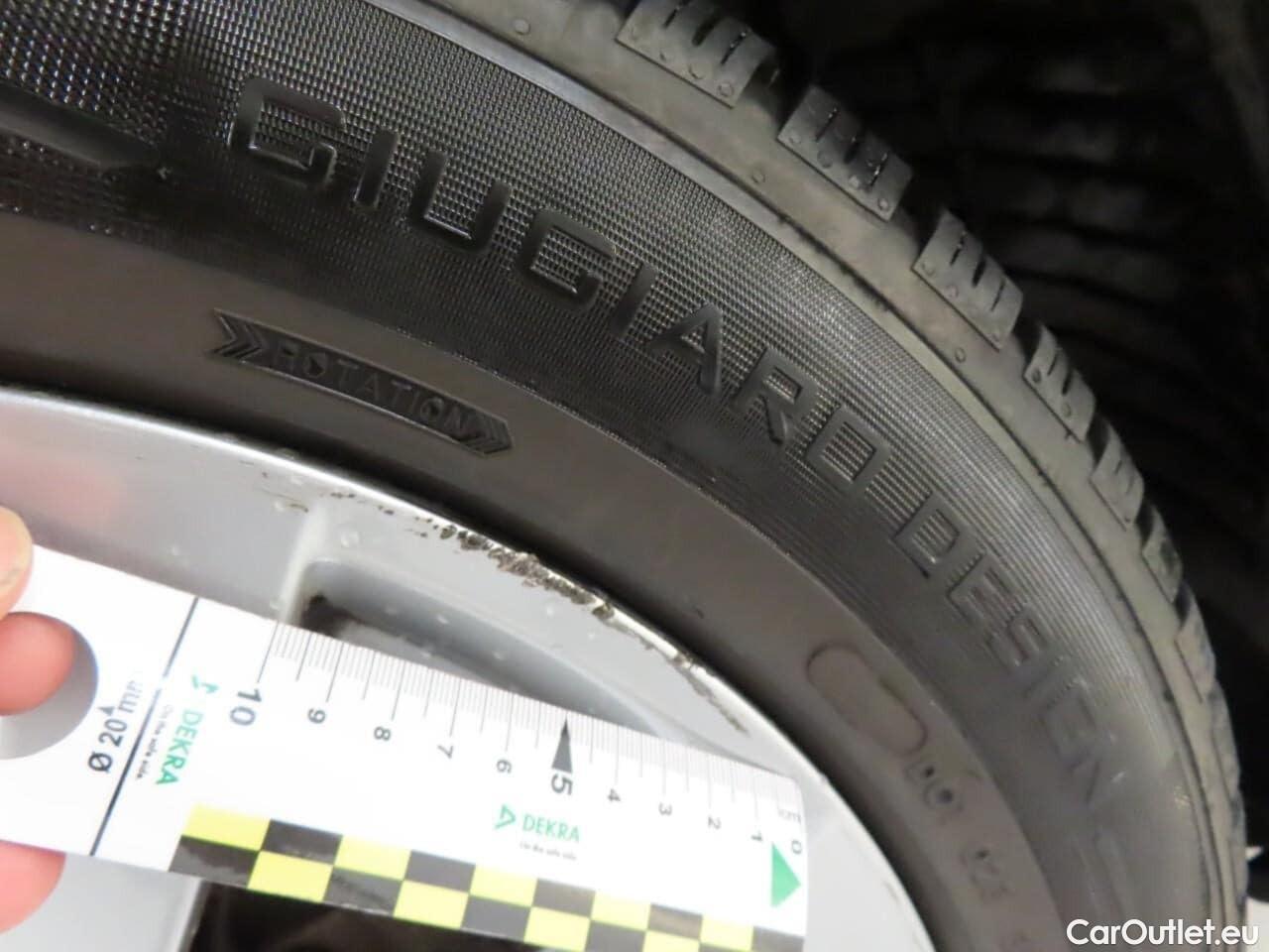  Peugeot  5008 1.2 PT BL. Executive #23