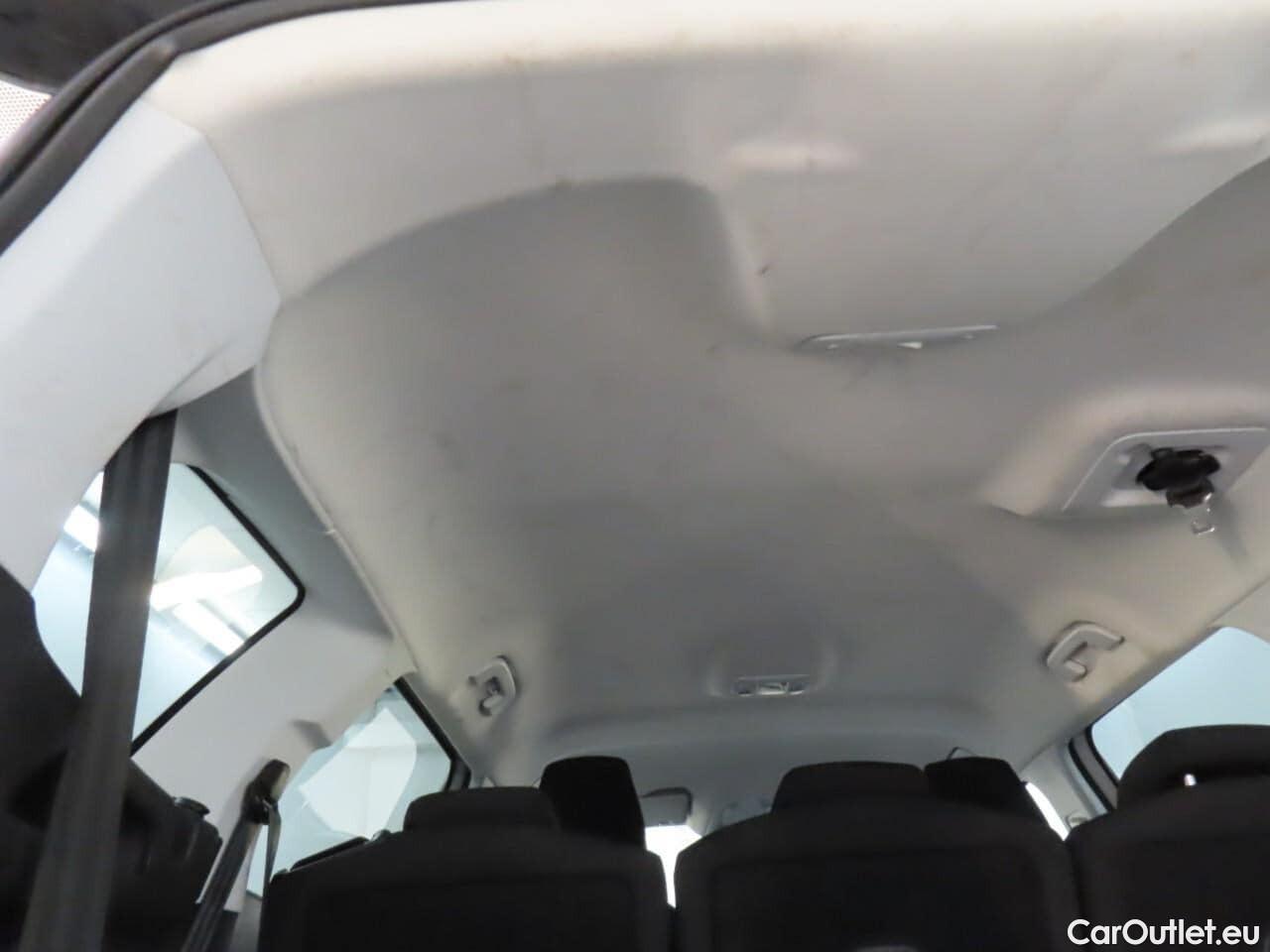  Peugeot  5008 1.2 PT BL. Executive #35