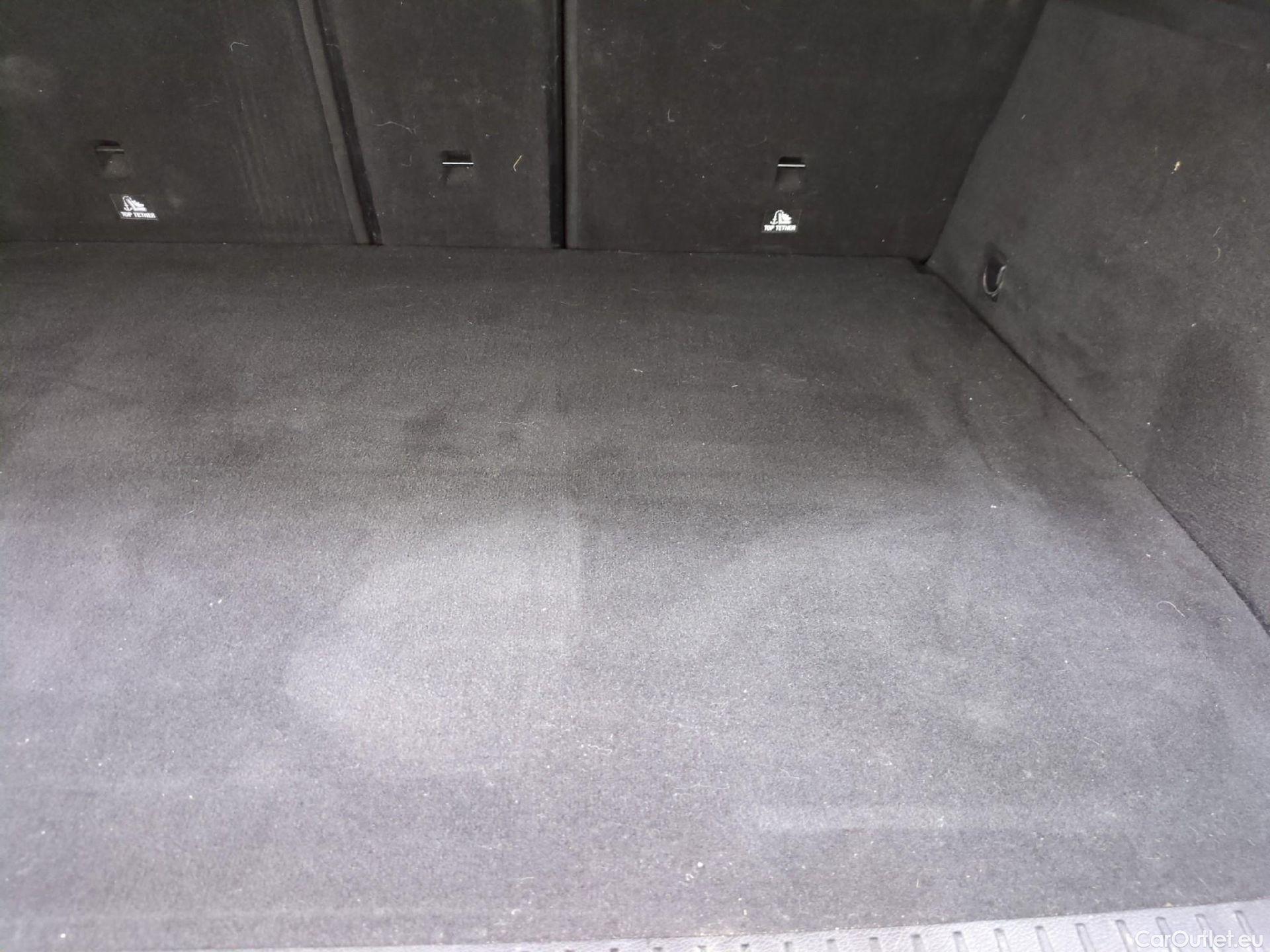  Mercedes  G-Klasee MERCEDES-BENZ GLC / 2019 / 5P / SUV 2.0 GLC 300 E BUSINESS LINE 4MATIC #24