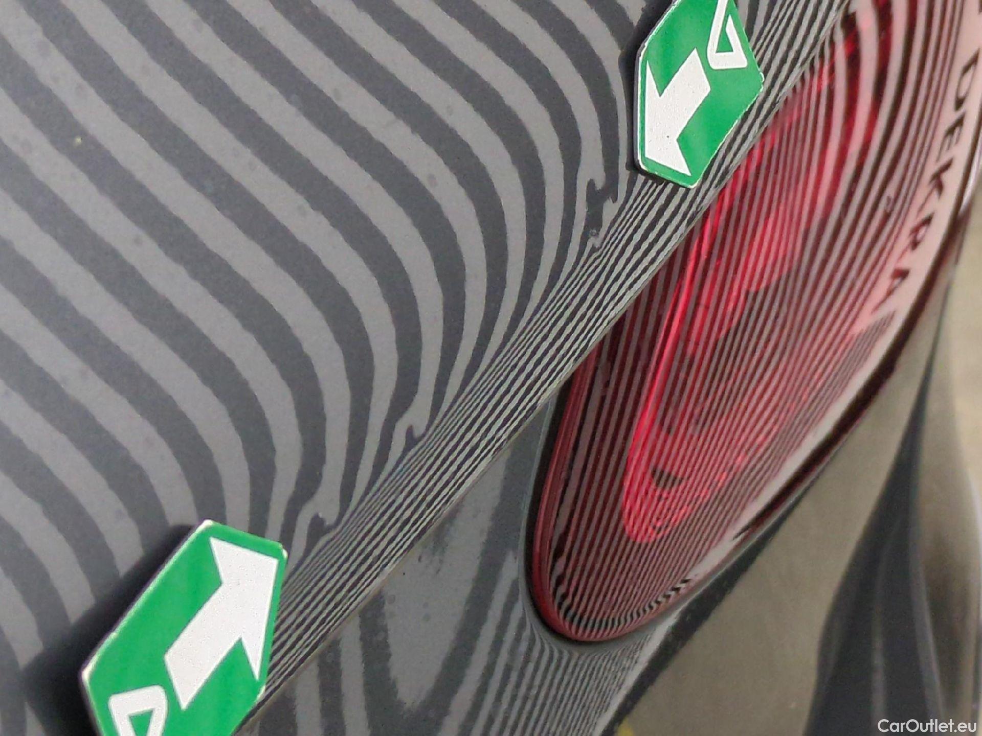  Mercedes  G-Klasee MERCEDES-BENZ GLC / 2019 / 5P / SUV 2.0 GLC 300 E BUSINESS LINE 4MATIC #36