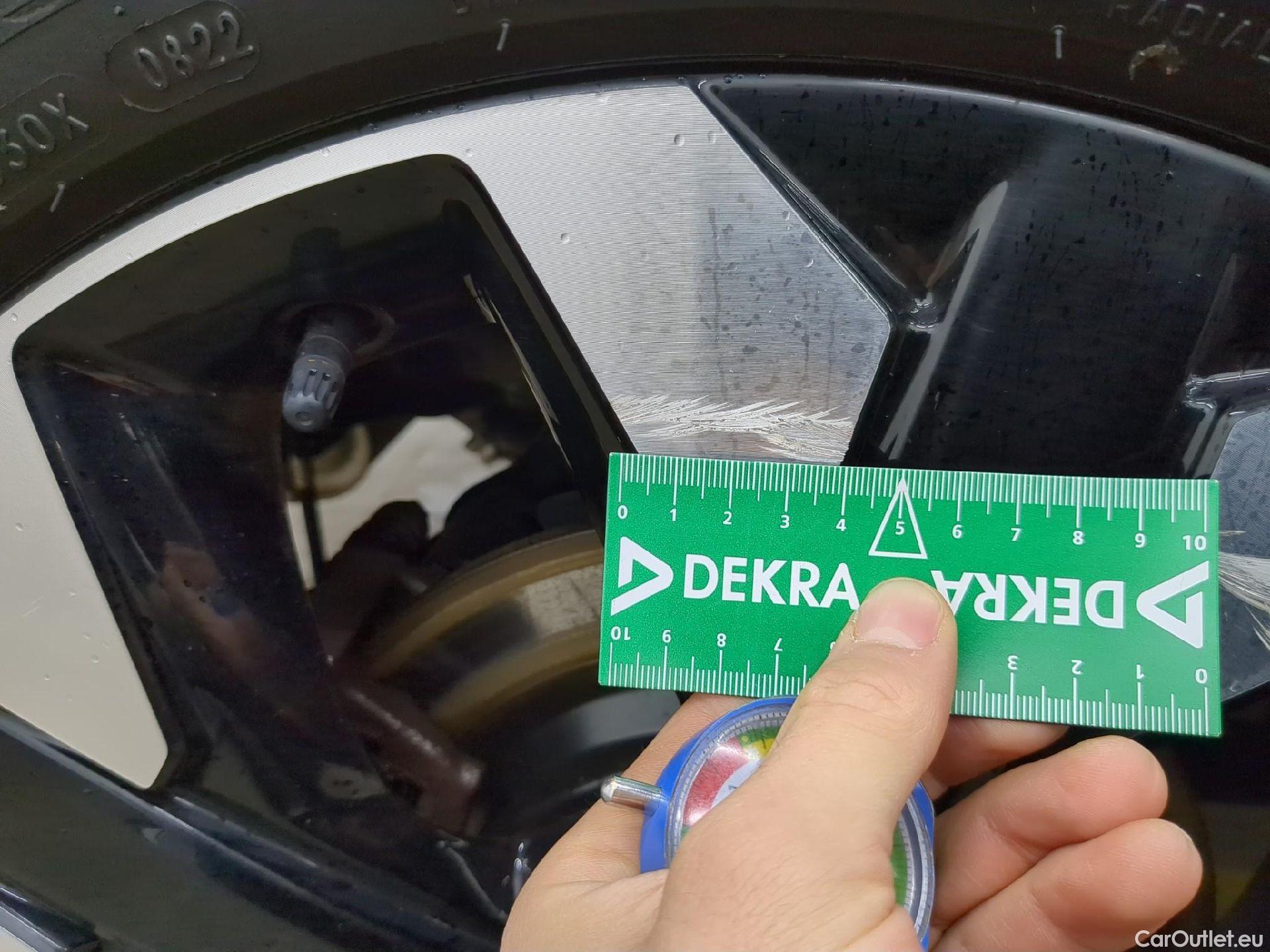  KIA  Sportage KIA  / 2021 / 5P / SUV 1.6 T-GDI 265 PHEV AUTO 4WD DESIGN #6