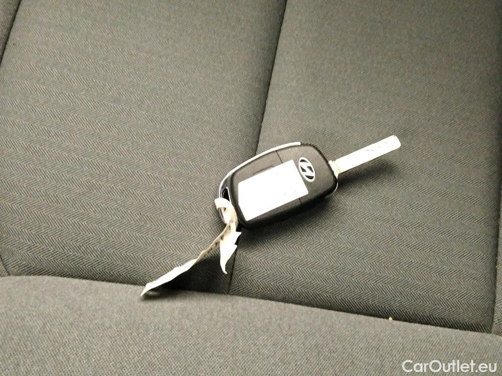  Hyundai   Ioniq HYUNDAI / 2019 / 5P / berlina con portón 1.6 GDI PHEV Klass DCT #1