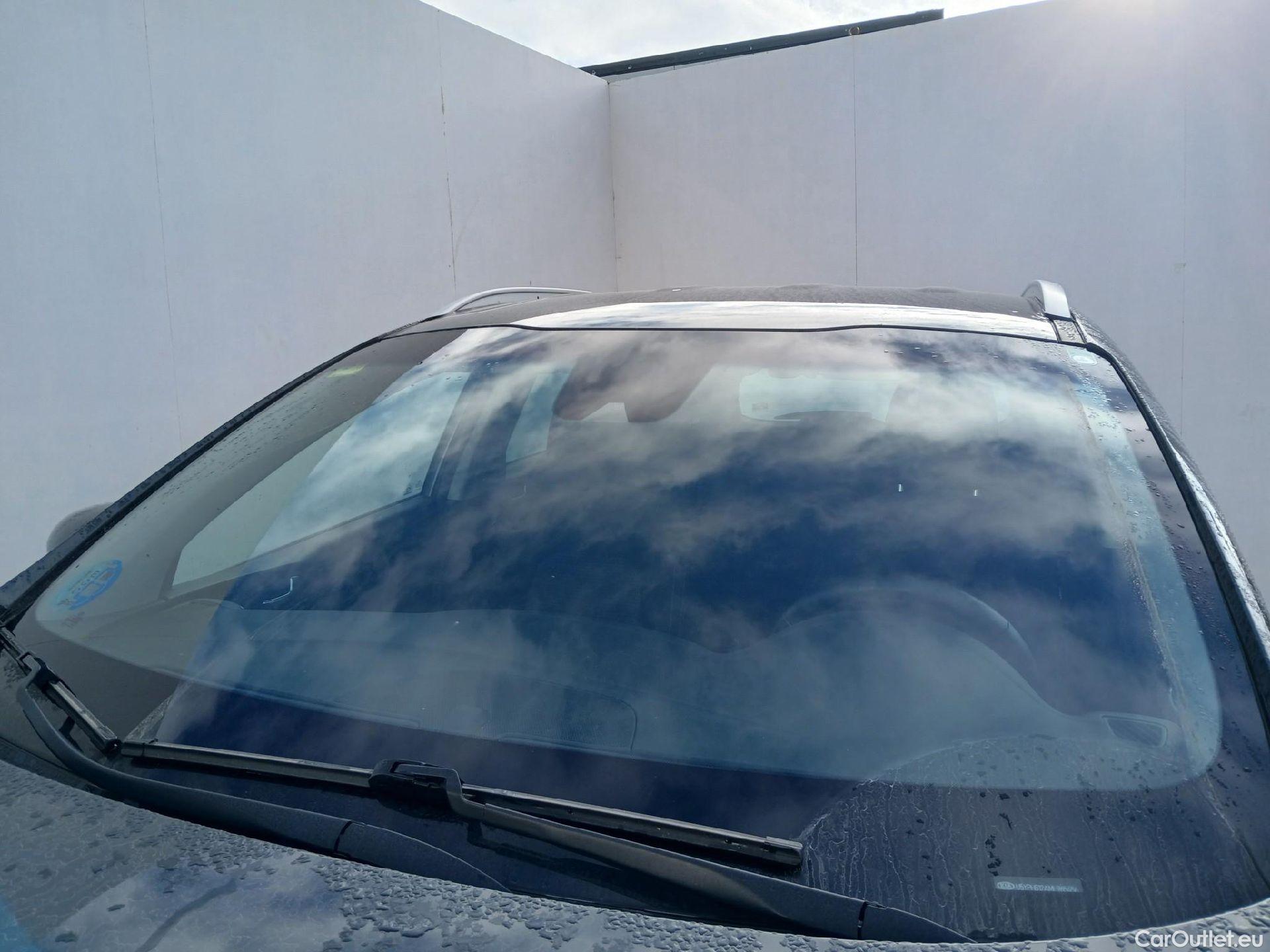  KIA  Sportage KIA  1.6MHEV Drive 100kW(136CV) 4x2(Crist Tintados)(CX) #1