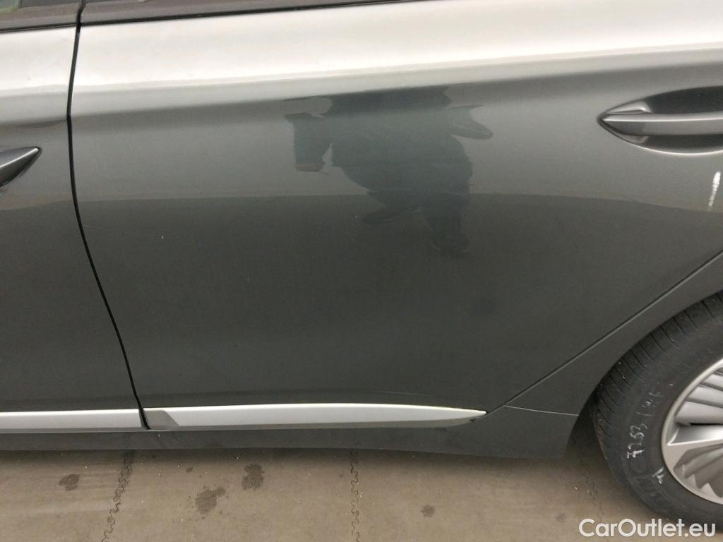  Hyundai   Ioniq HYUNDAI / 2019 / 5P / berlina con portón 1.6 GDI PHEV Klass DCT #9