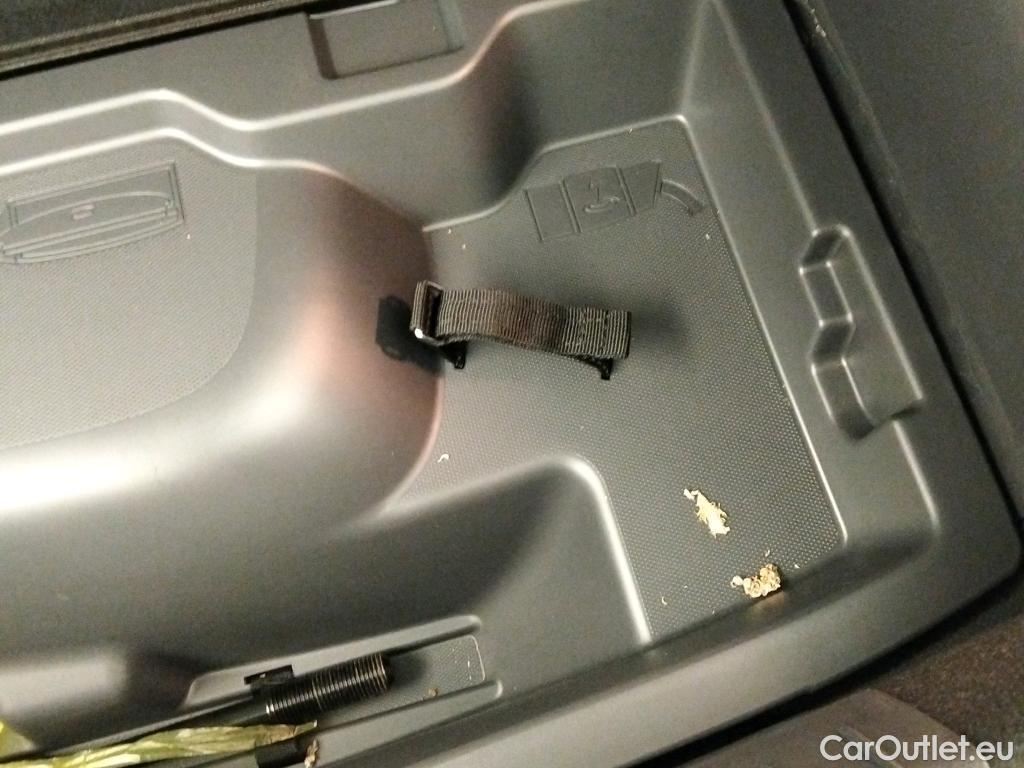  Hyundai   Ioniq HYUNDAI / 2019 / 5P / berlina con portón 1.6 GDI PHEV Klass DCT #3