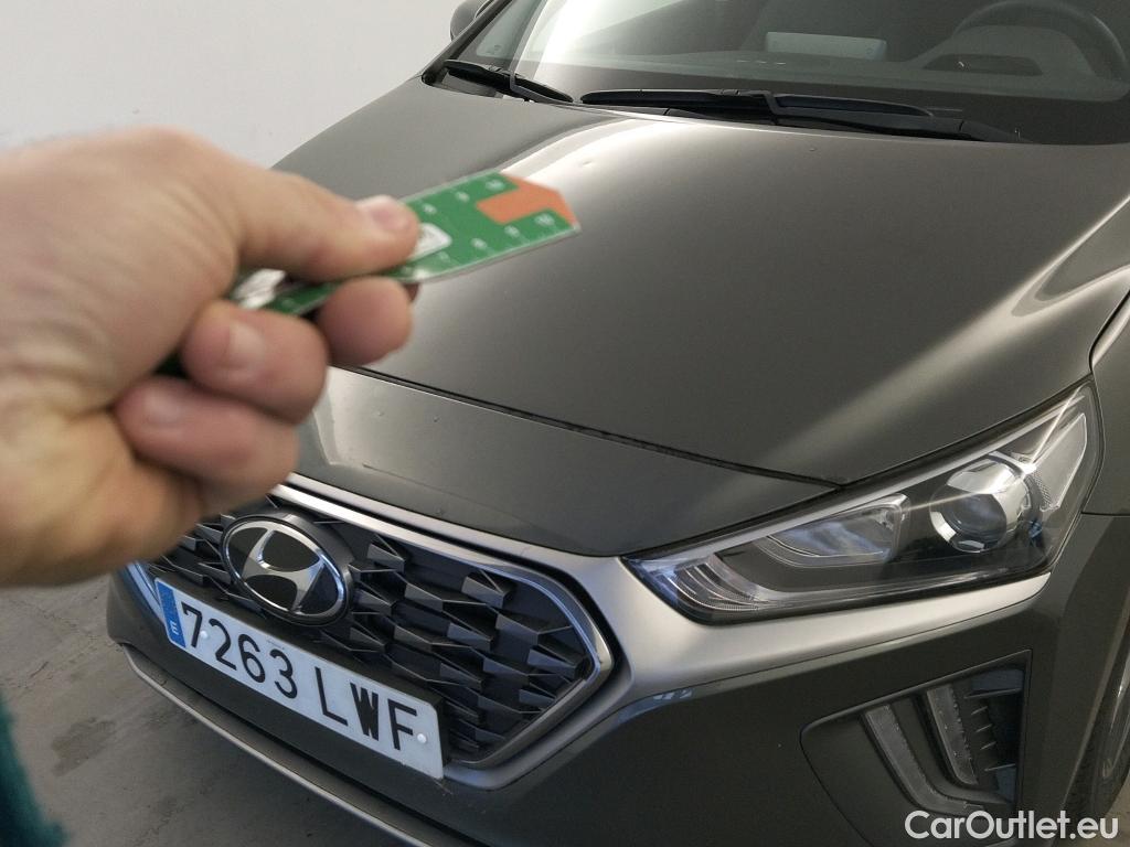  Hyundai   Ioniq HYUNDAI / 2019 / 5P / berlina con portón 1.6 GDI PHEV Klass DCT #12