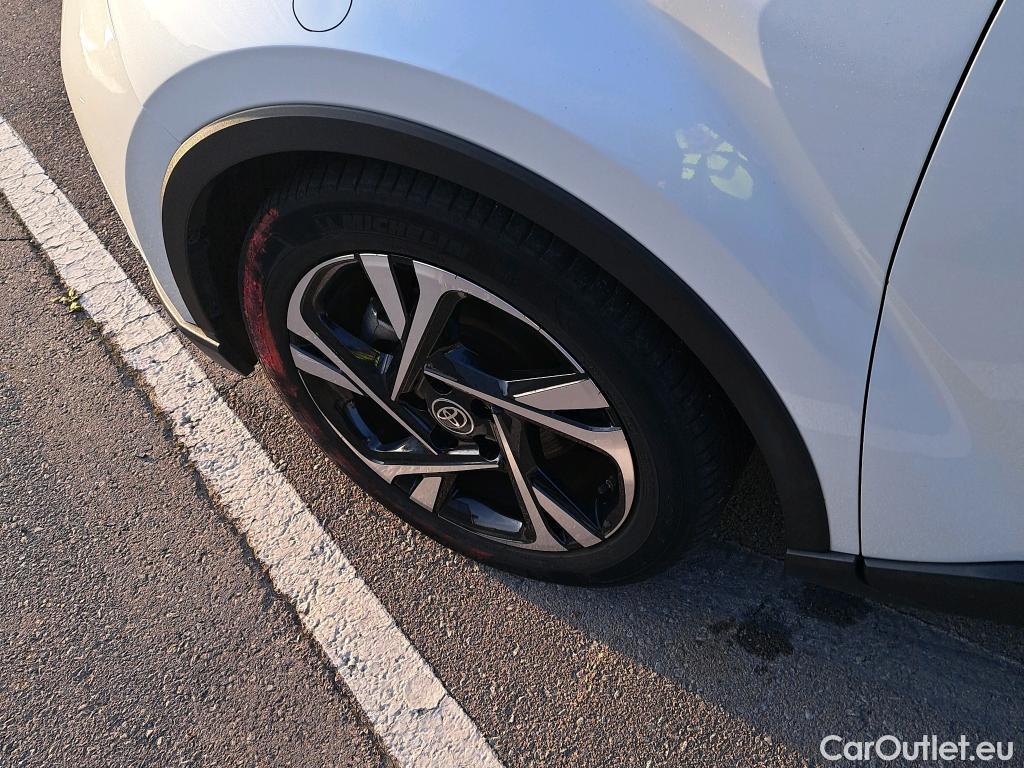  Toyota  C-HR TOYOTA  / 2019 / 5P / todoterreno 1.8 125H Advance #3