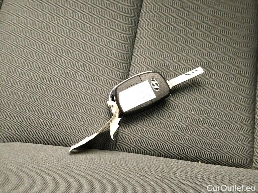  Hyundai   Ioniq HYUNDAI / 2019 / 5P / berlina con portón 1.6 GDI PHEV Klass DCT #2