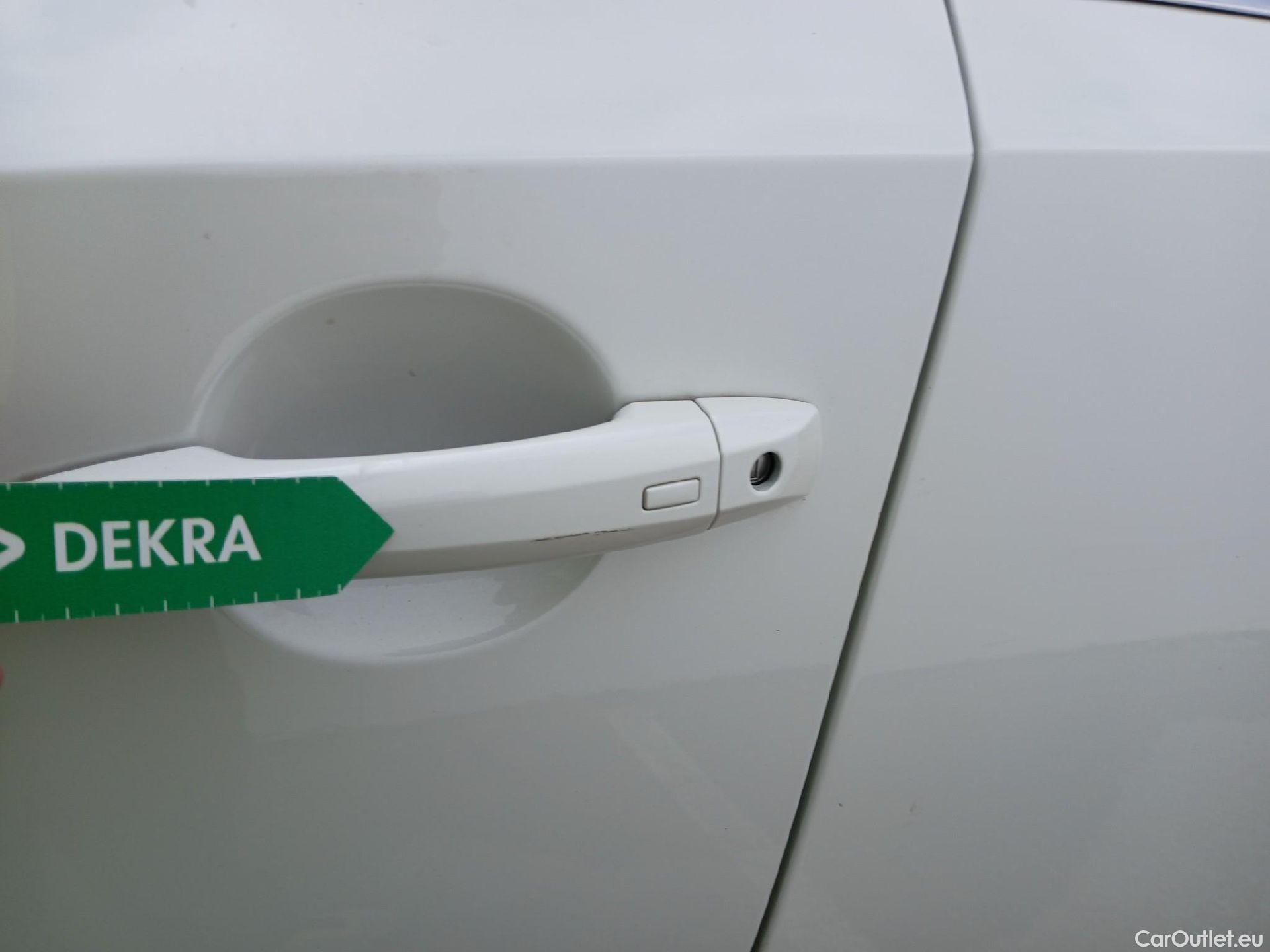  Nissan  Qashqai NISSAN  / 2021 / 5P / todoterreno DIG-T 116kW (158CV) mHEV Xtronic Acenta (AC2) #24